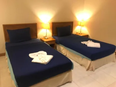 Chambre avec lits jumeaux et balcon — Global Hotel Beach View